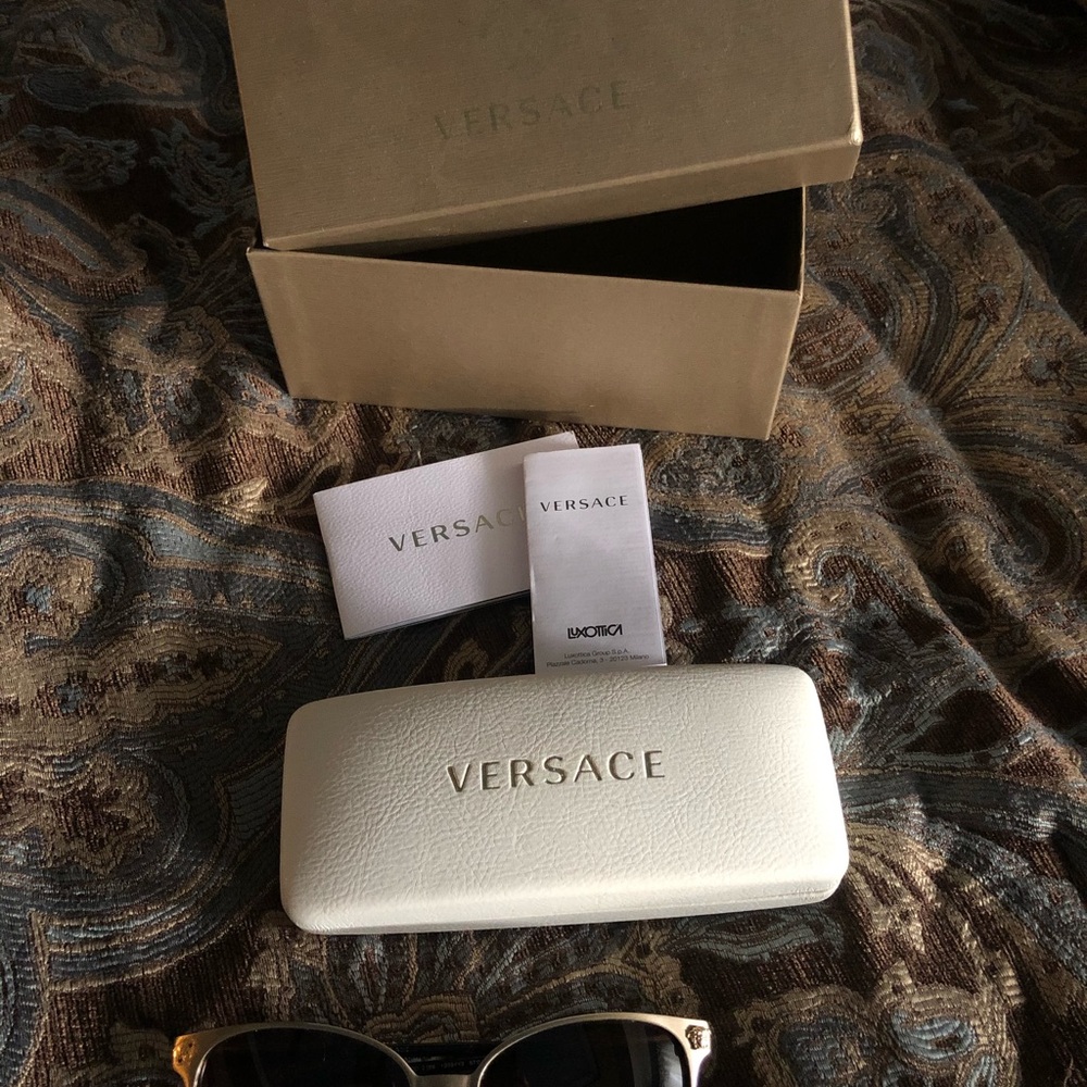 Sunglasses - Picture 2 of 5
